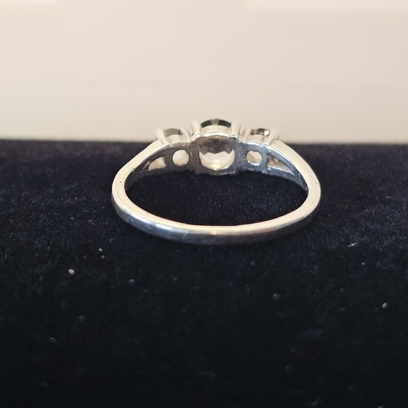 Sterling Silver Past Present Future 3 Clear Stone Engagement Ring sz 9 - Picture 2 of 9